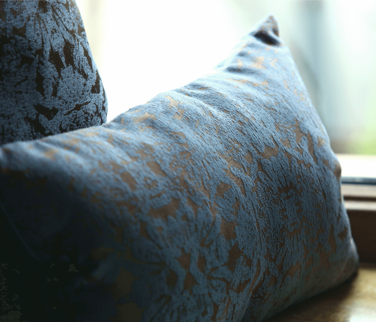 Poduszka klasyczna miedziana granatowa.png