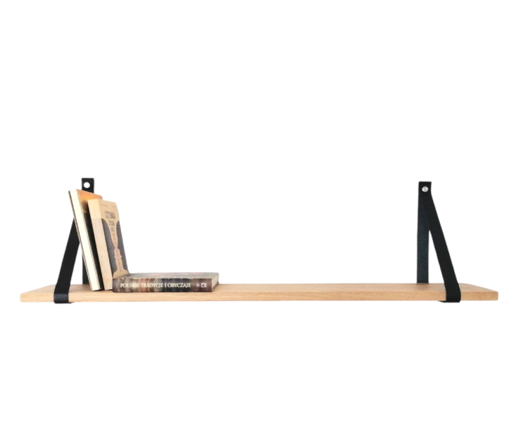 Półka wisząca z litego dębu na skórzanych paskach, z widocznym usłojeniem drewna. Minimalistyczny design, naturalne materiały, idealna do wnętrz w stylu boho, loftowym i skandynawskim.